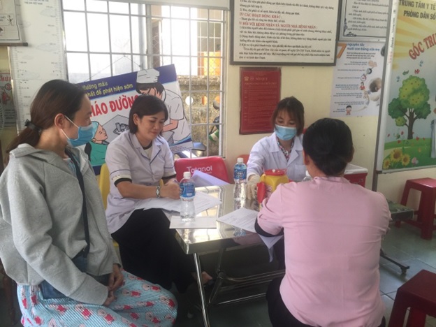 Tư vấn, xét nghiệm HIV lưu động cho phụ nữ mang thai và phụ nữ trong độ tuổi sinh đẻ.